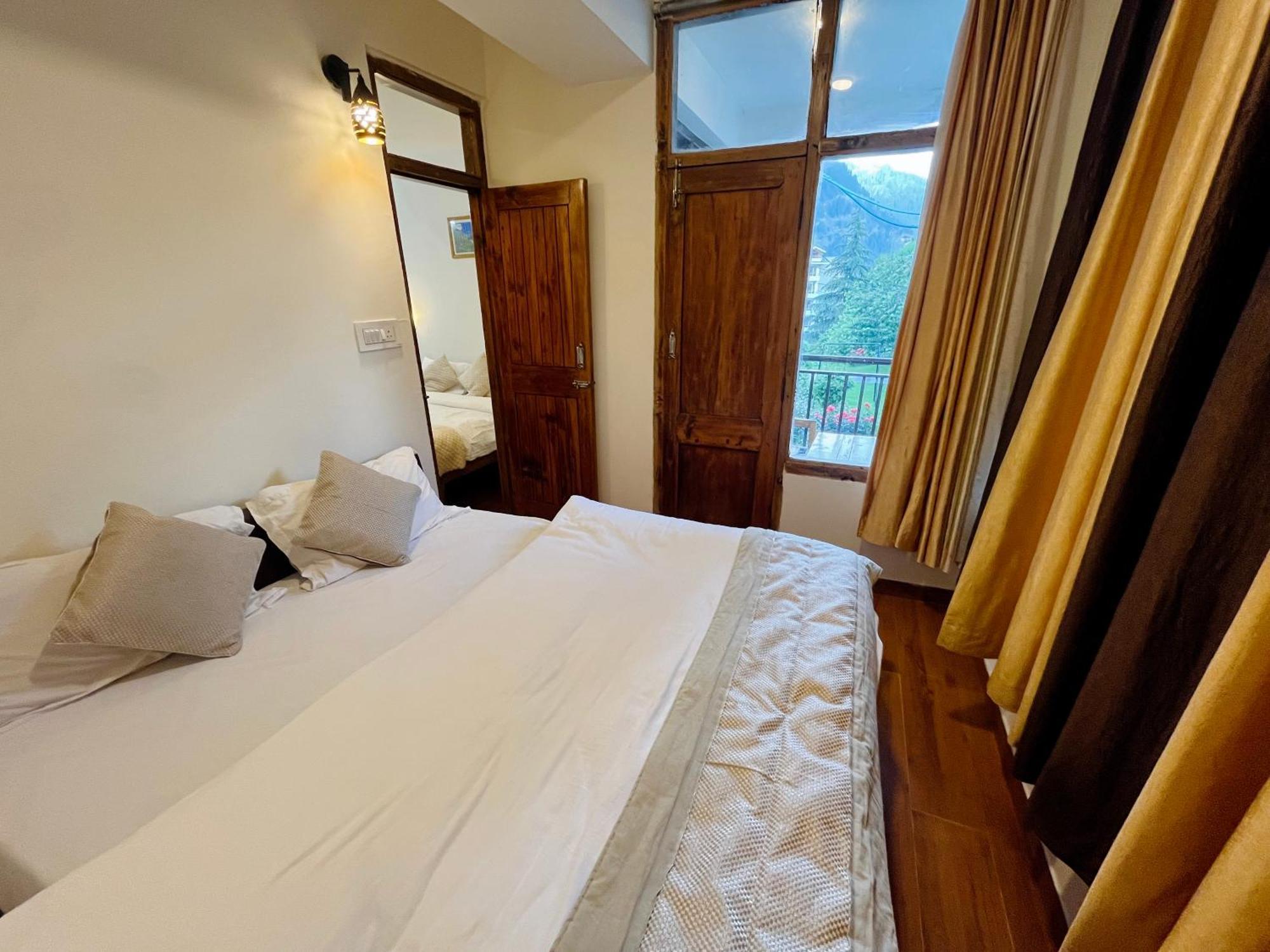 Tourist Hotel 10 Minutes Walking Distance From The Mall Manali  Exterior photo