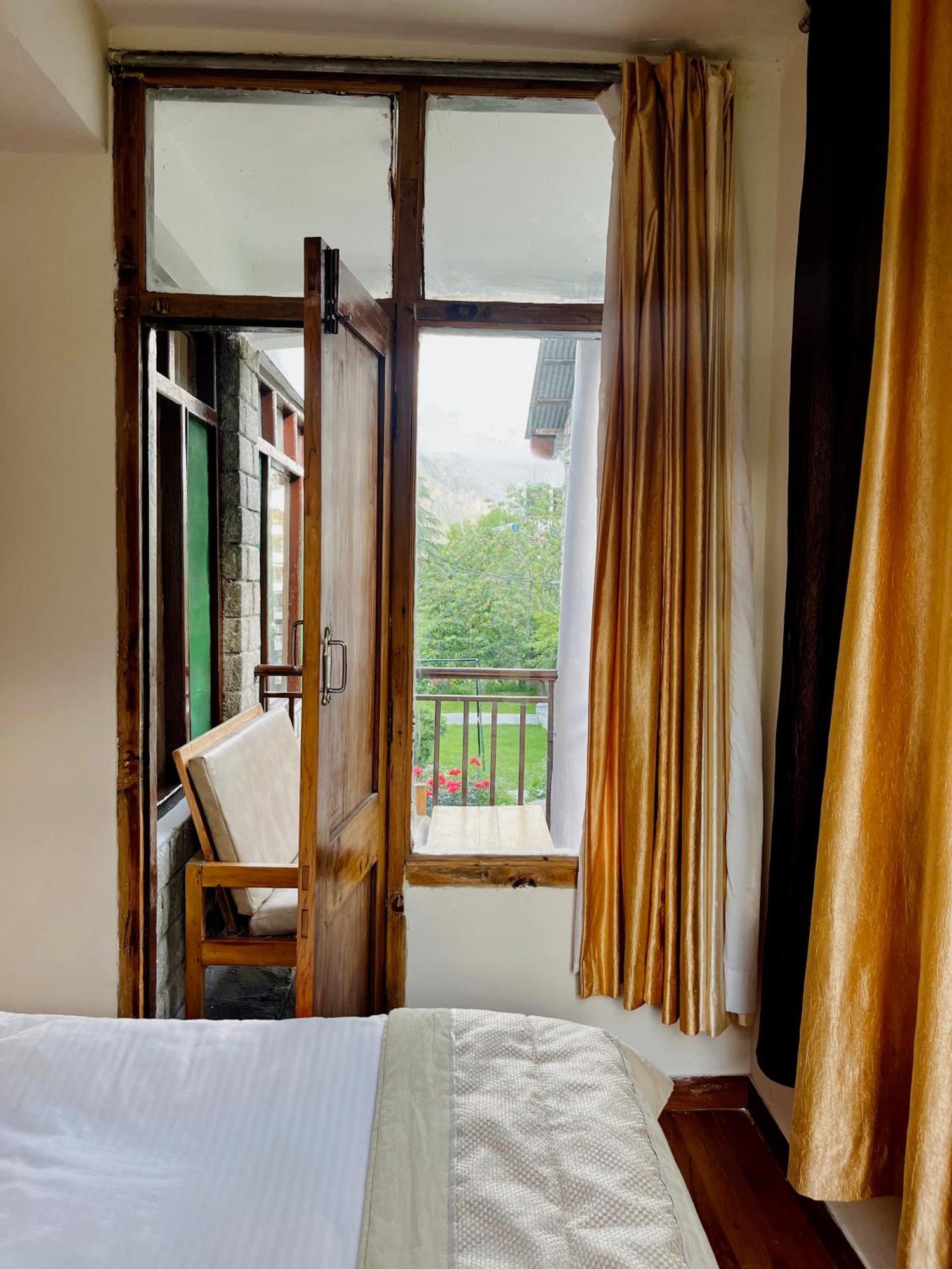 Tourist Hotel 10 Minutes Walking Distance From The Mall Manali  Exterior photo